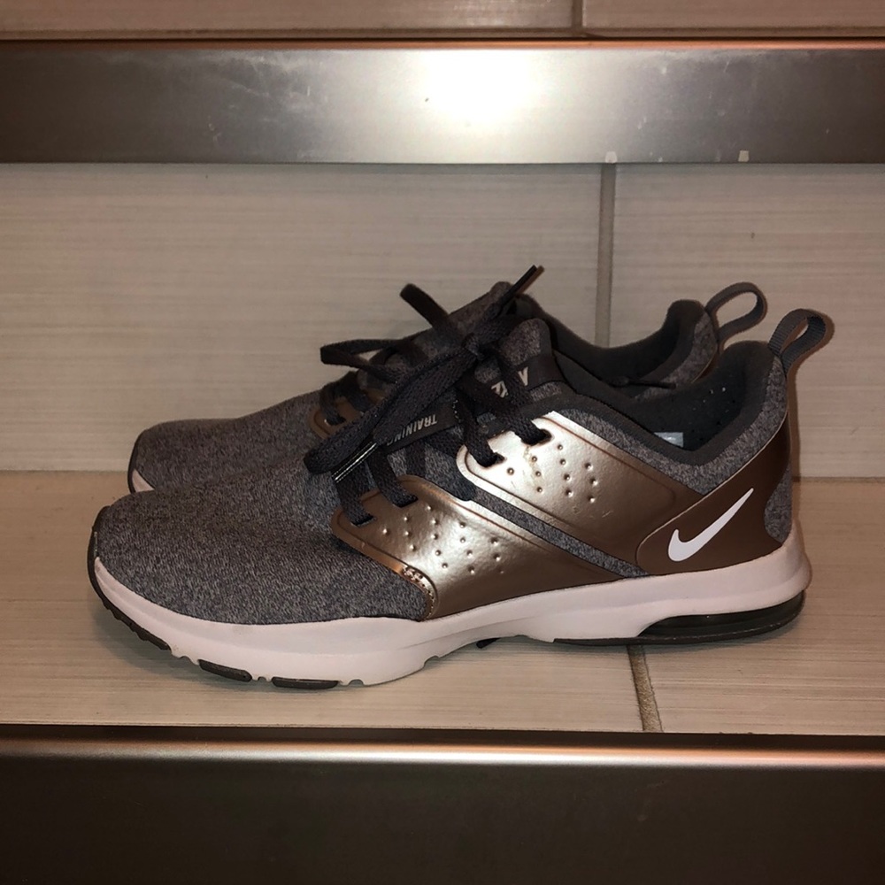 Nike Women’s Air Max Bella Training Shoe - Picture 2 of 7